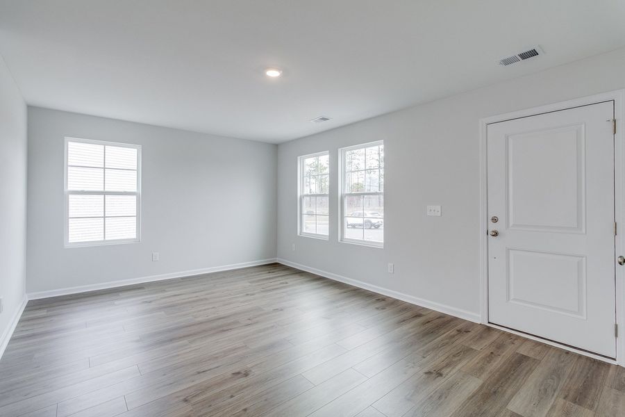 Spacious, unfurnished interior of a new home in Astoria, Columbia (Image 16).