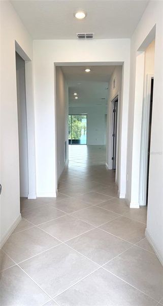 Spacious, unfurnished interior of a new home in Silverlake, Lake Alfred (Image 21). Spacious, unfurnished interior of a new home in Silverlake, Lake Alfred (Image 21).