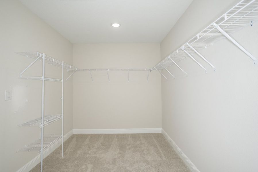 Spacious, unfurnished interior of a new home in Pasadena Woods, Dade City (Image 25).