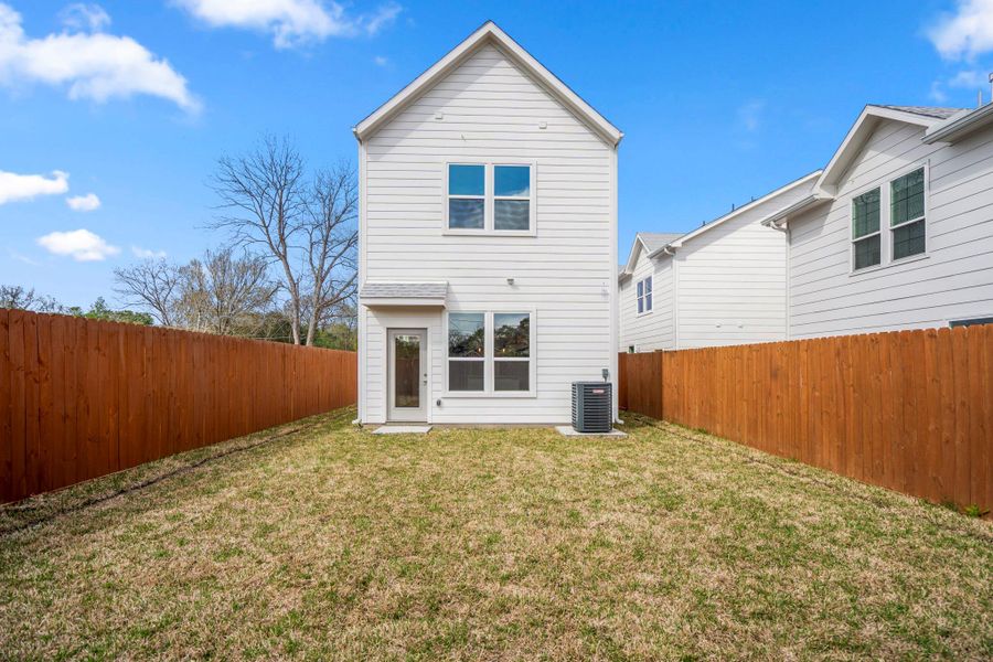 Front exterior of a new home in , Houston, TX, highlighting curb appeal (Image 20). Front exterior of a new home in , Houston, TX, highlighting curb appeal (Image 20).