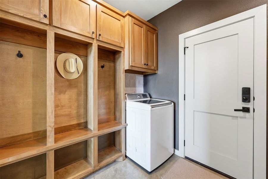 Furnished interior view inside a new home in , Lipan (Image 5).