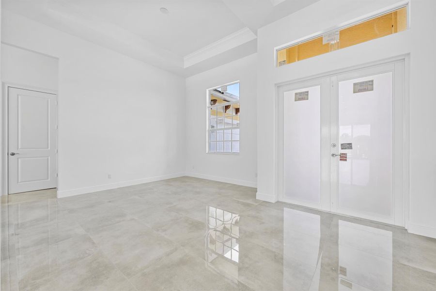 Spacious, unfurnished interior of a new home in , Palm City (Image 21).