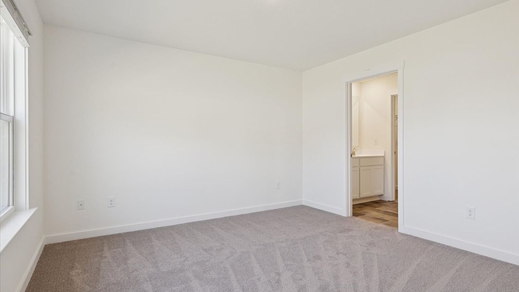 Spacious, unfurnished interior of a new home in Emory Creek, Harriman (Image 18).