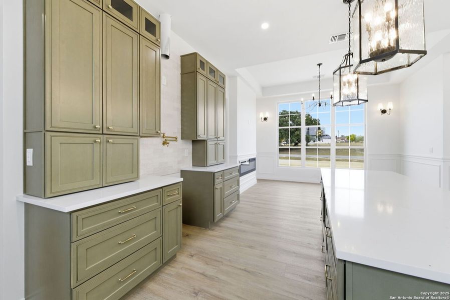 Furnished interior view inside a new home in , Bandera (Image 11).