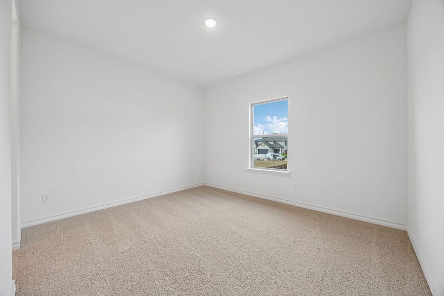 Spacious, unfurnished interior of a new home in Country Lakes, Denton (Image 25).