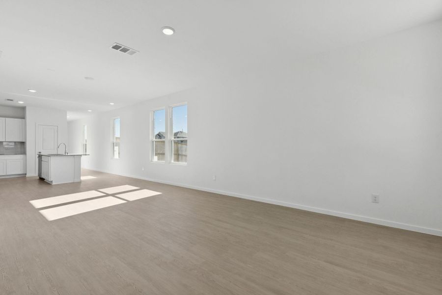 Spacious, unfurnished interior of a new home in Montgomery Bend, Montgomery (Image 14).