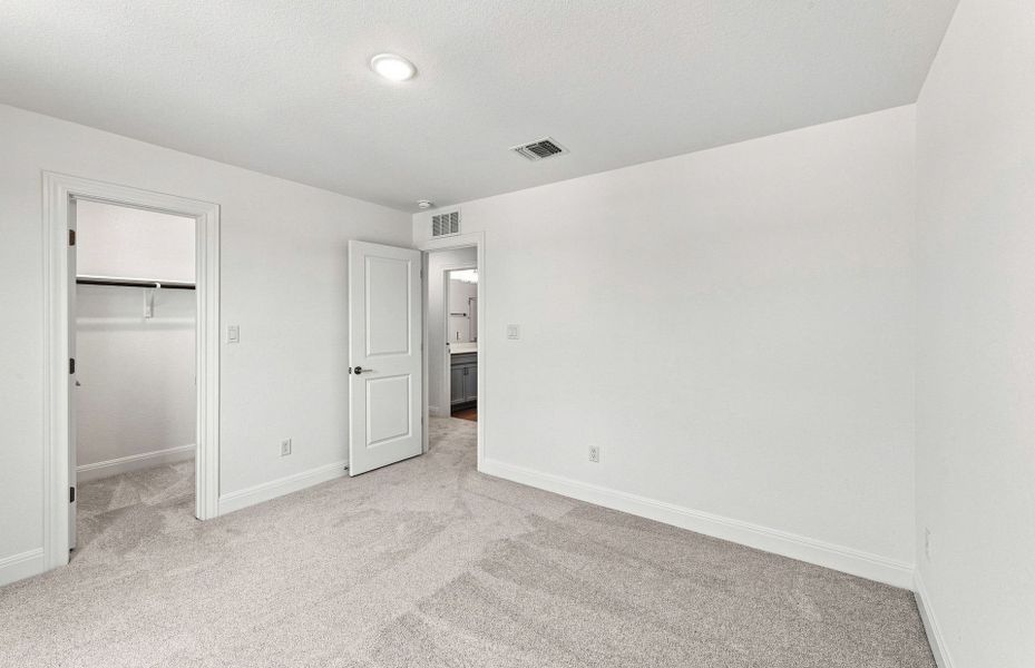 Spacious, unfurnished interior of a new home in Saddleback at Santa Rita Ranch, Liberty Hill (Image 30).