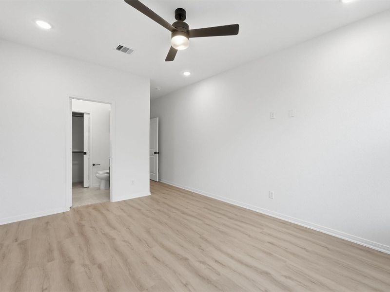 Spacious, unfurnished interior of a new home in , Houston (Image 21).