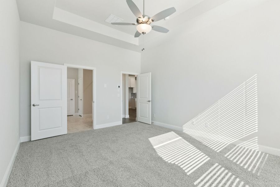 Spacious, unfurnished interior of a new home in Las Lomas, Forney (Image 12).