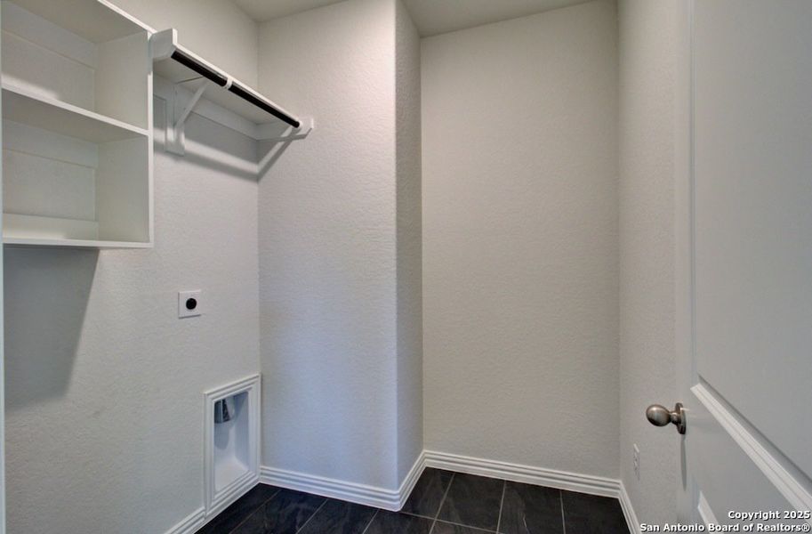 Spacious, unfurnished interior of a new home in Clear Creek, New Braunfels (Image 20).