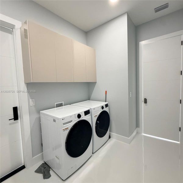 Furnished interior view inside a new home in , Lehigh Acres (Image 9).