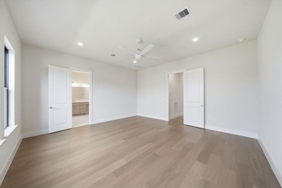 Spacious, unfurnished interior of a new home in Spring Valley Creek, Houston (Image 28).