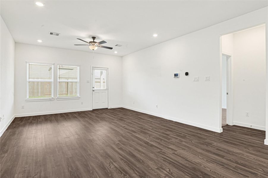 Spacious, unfurnished interior of a new home in Laurel Farms, Brookshire (Image 18).