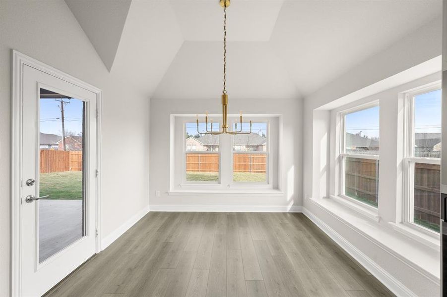 517 Geyser- Dining-1 517 Geyser- Dining-1