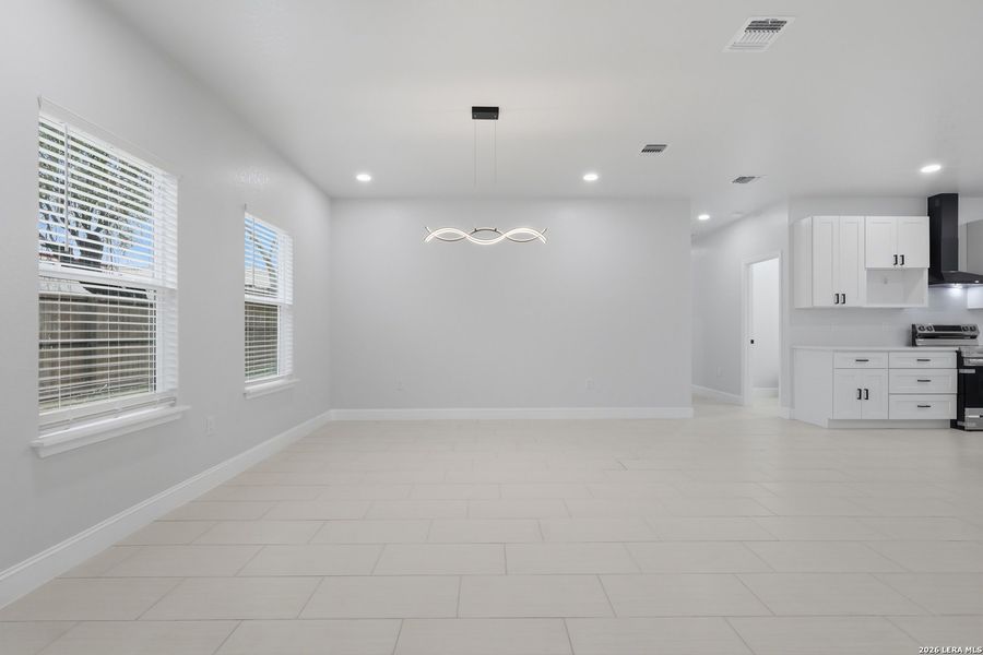 Spacious, unfurnished interior of a new home in , San Antonio (Image 29).