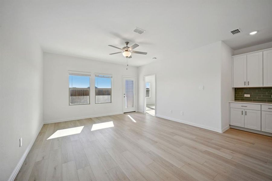 Spacious, unfurnished interior of a new home in Eastridge - Spring Series, McKinney (Image 25).