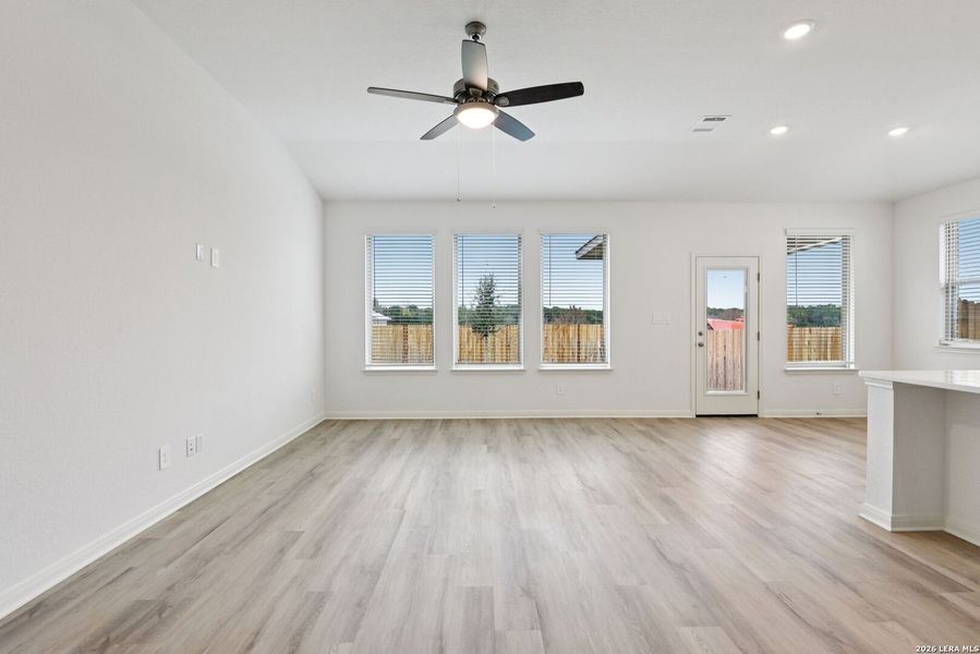 Spacious, unfurnished interior of a new home in Fox Falls, Boerne (Image 18).