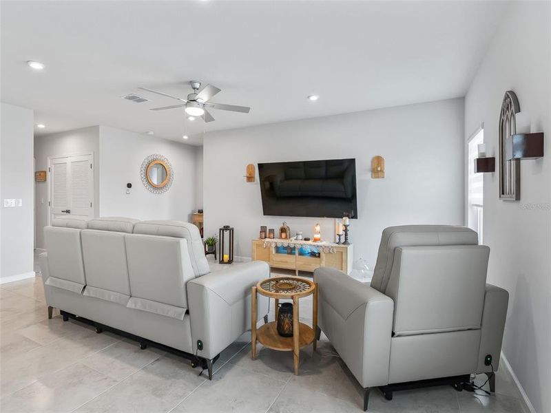 Furnished interior view inside a new home in , Sumterville (Image 11).