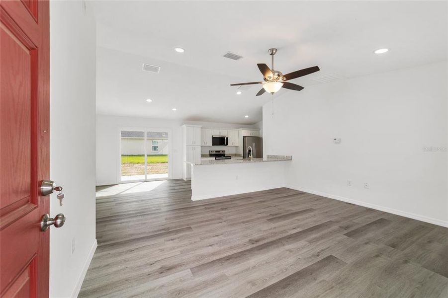 Spacious, unfurnished interior of a new home in , Silver Springs (Image 17).
