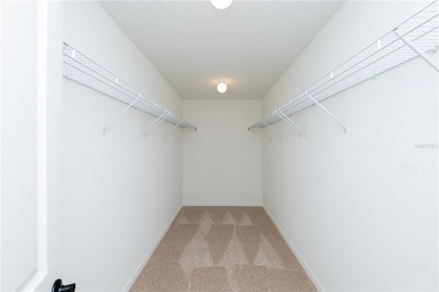 Spacious, unfurnished interior of a new home in , Lake Wales (Image 9).