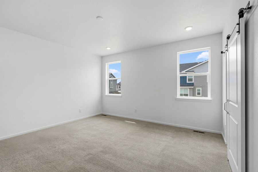 Spacious, unfurnished interior of a new home in Independence, Elizabeth (Image 38).