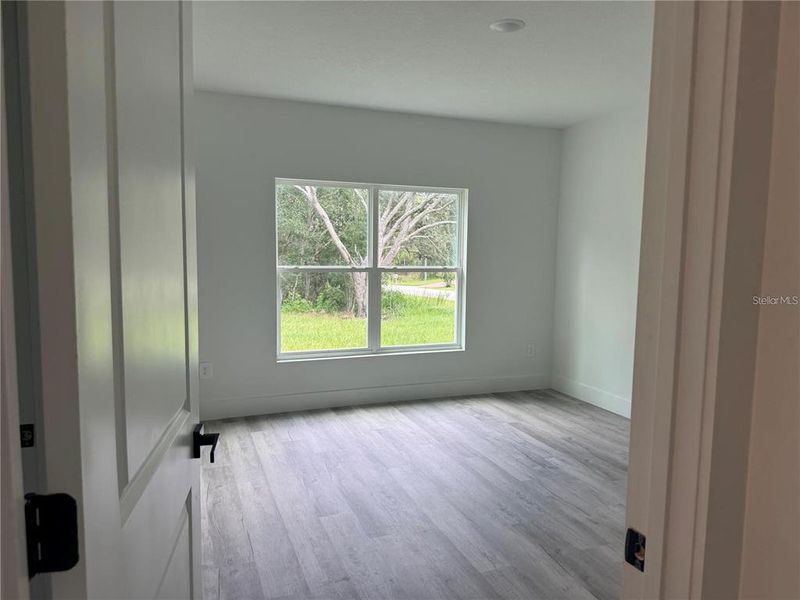 Spacious, unfurnished interior of a new home in , Dunnellon (Image 6).