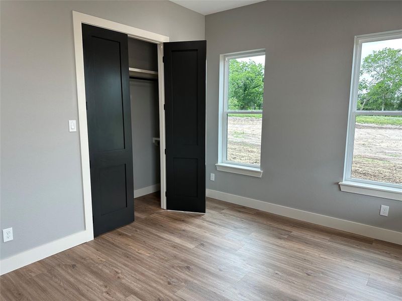 Spacious, unfurnished interior of a new home in , Schulenburg (Image 27).