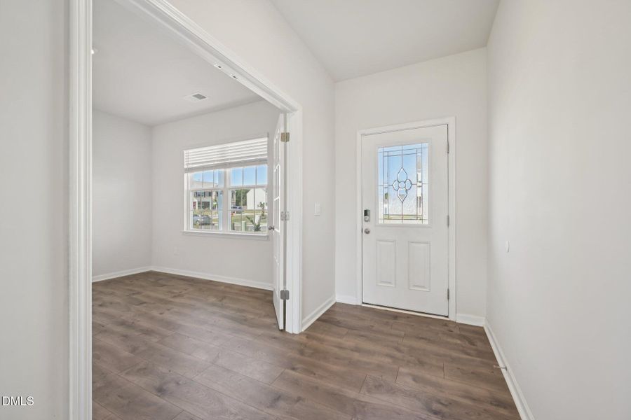 foyer-Blue Aspen Dr-S2009-005