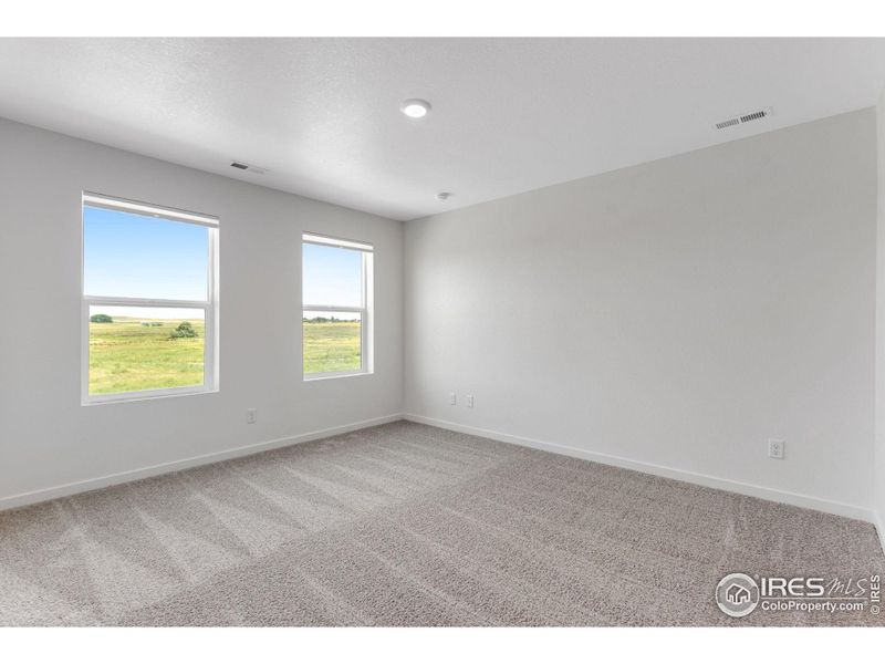 Spacious, unfurnished interior of a new home in Vista Meadows, Fort Lupton (Image 15).