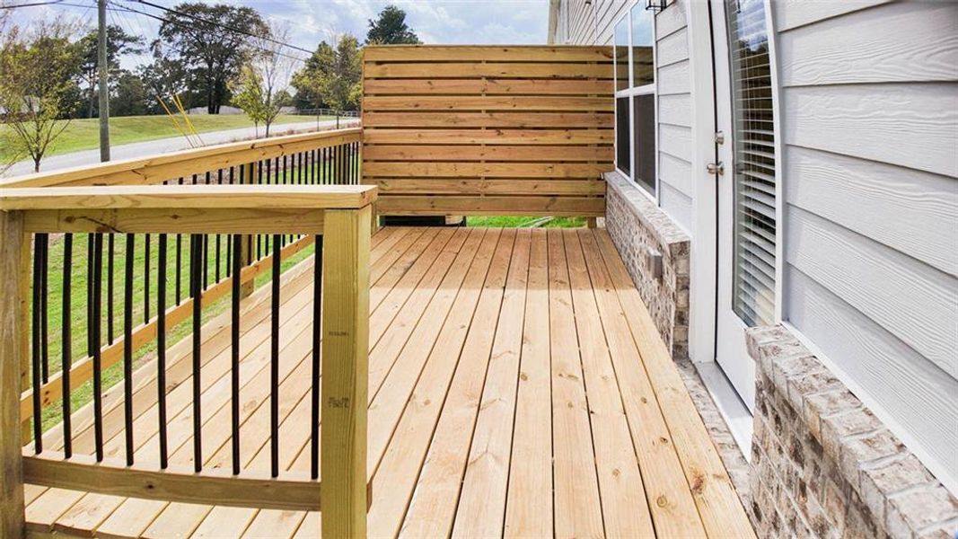 Exterior details and patio area of a home in Franklin Manor, Lawrenceville (Image 4).