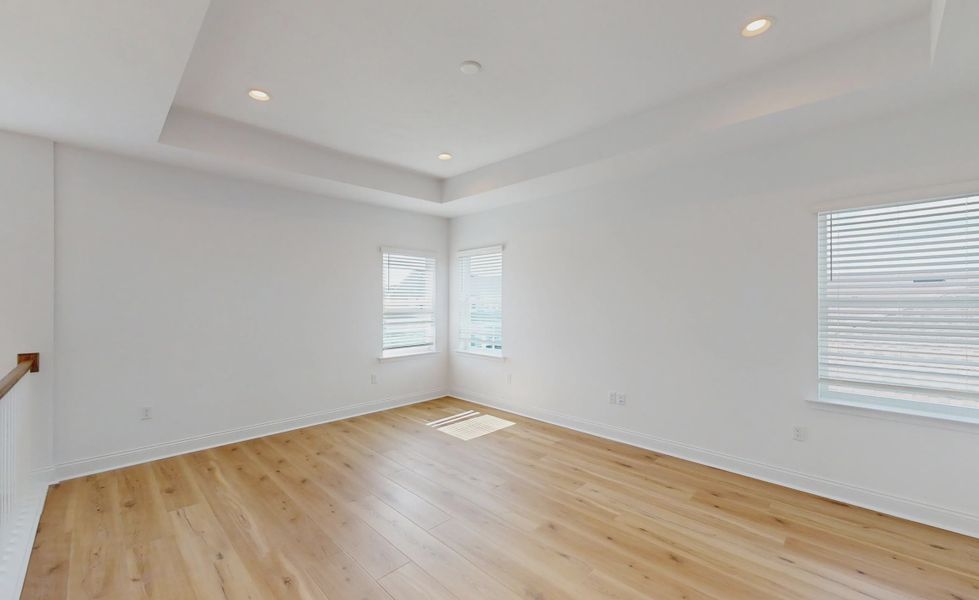 Spacious, unfurnished interior of a new home in Oakmont, Gainesville (Image 22).