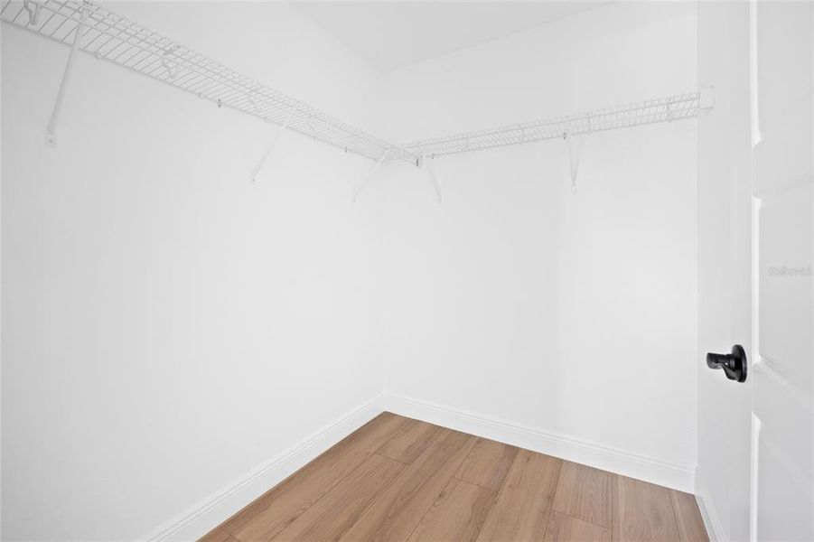 Spacious, unfurnished interior of a new home in , Dunnellon (Image 7).