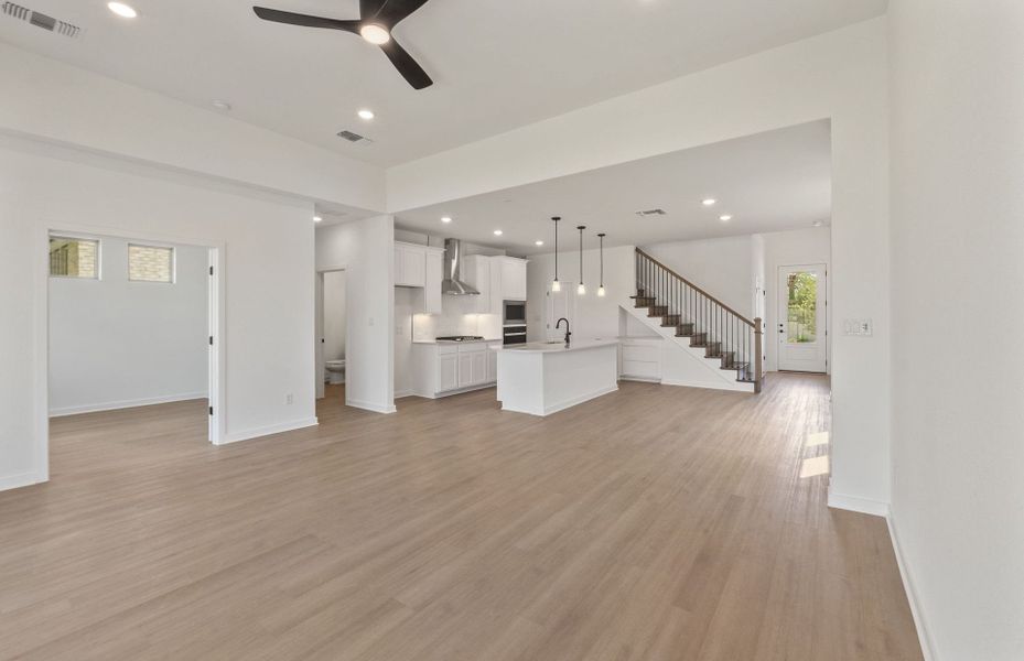 Spacious, unfurnished interior of a new home in Wolf Ranch, Georgetown (Image 43).