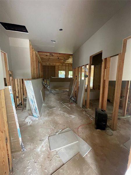 Spacious foyer Entry