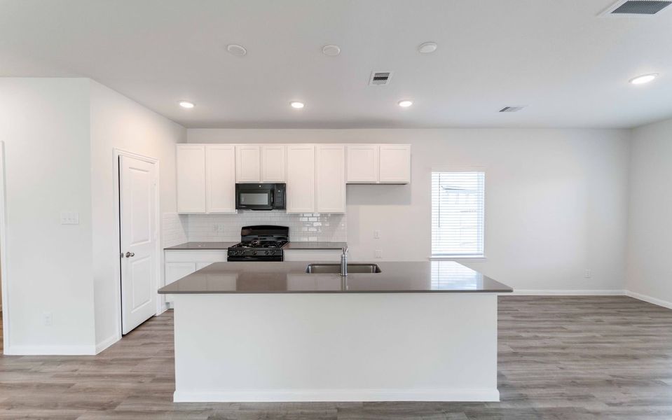 Furnished interior view inside a new home in Lago Mar, Texas City (Image 4).