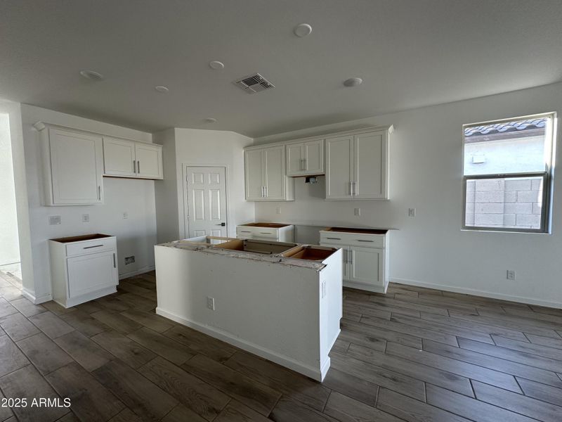 006- Kitchen 006- Kitchen