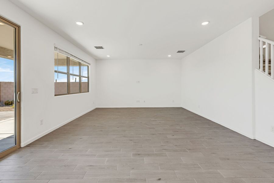 Spacious, unfurnished interior of a new home in Silverbell Ridge, Marana (Image 13).