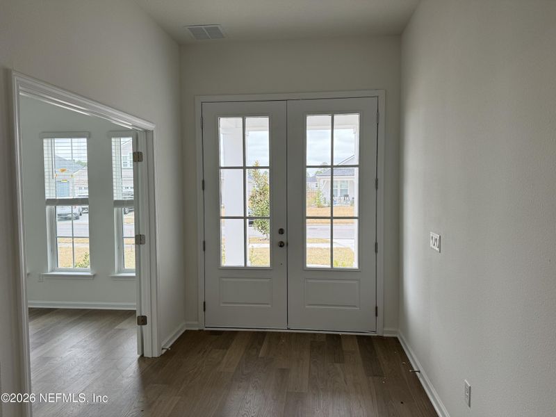 Spacious, unfurnished interior of a new home in Hyland Trail, Green Cove Springs (Image 19).
