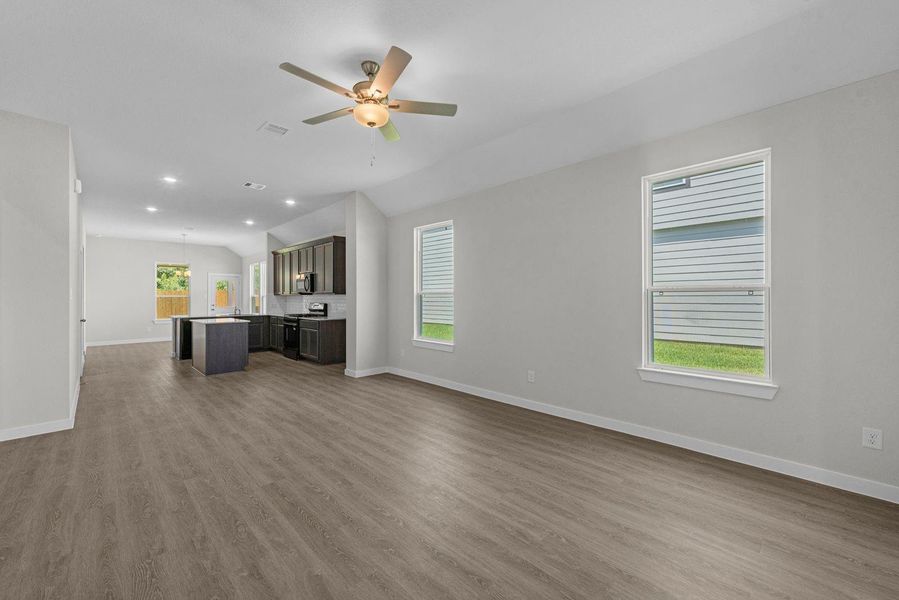 Spacious, unfurnished interior of a new home in Lexington Heights, Willis (Image 13).