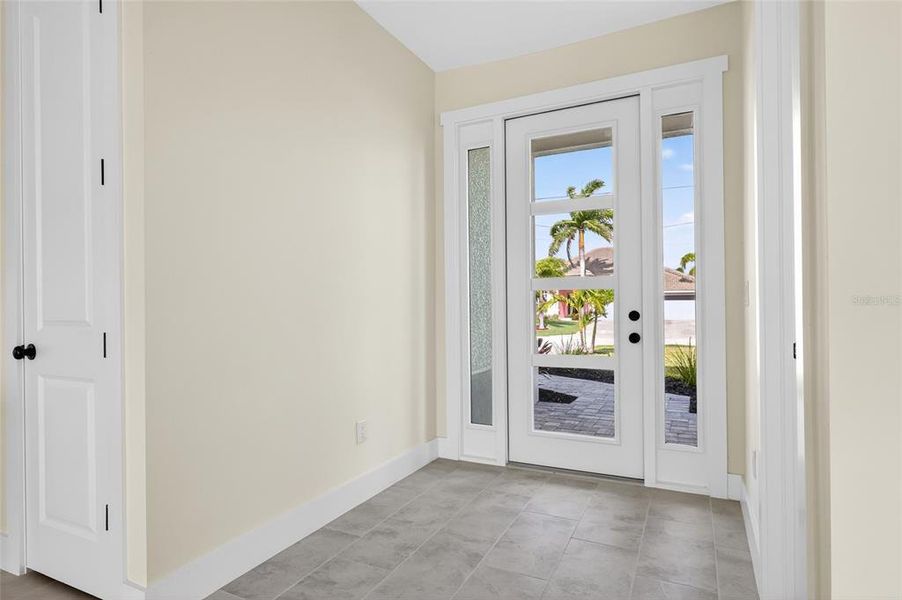 Spacious, unfurnished interior of a new home in , Cape Coral (Image 36).