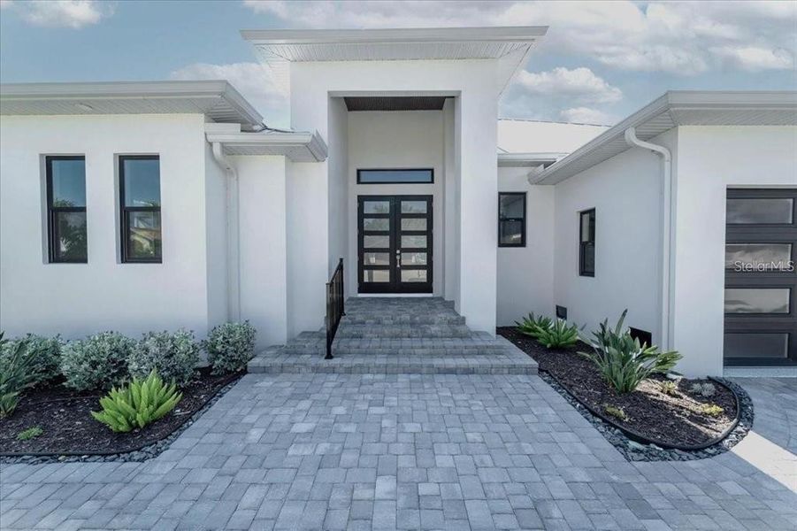 Exterior details and patio area of a home in , Punta Gorda (Image 4).