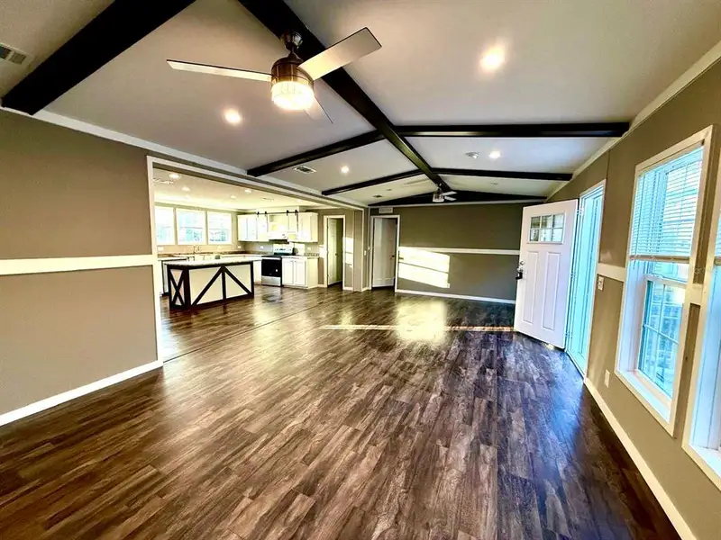 Spacious, unfurnished interior of a new home in , Thonotosassa (Image 4). Spacious, unfurnished interior of a new home in , Thonotosassa (Image 4).