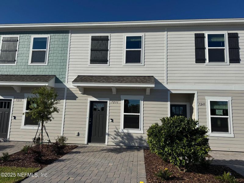 Exterior details and patio area of a home in Sabal Terrace, Jacksonville (Image 1). Exterior details and patio area of a home in Sabal Terrace, Jacksonville (Image 1).