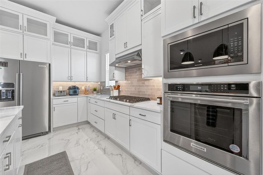 Furnished interior view inside a new home in , Orlando (Image 38).