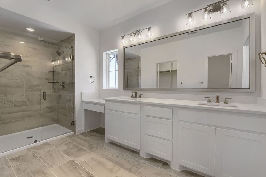 625 Damsel June - Primary Bathroom
