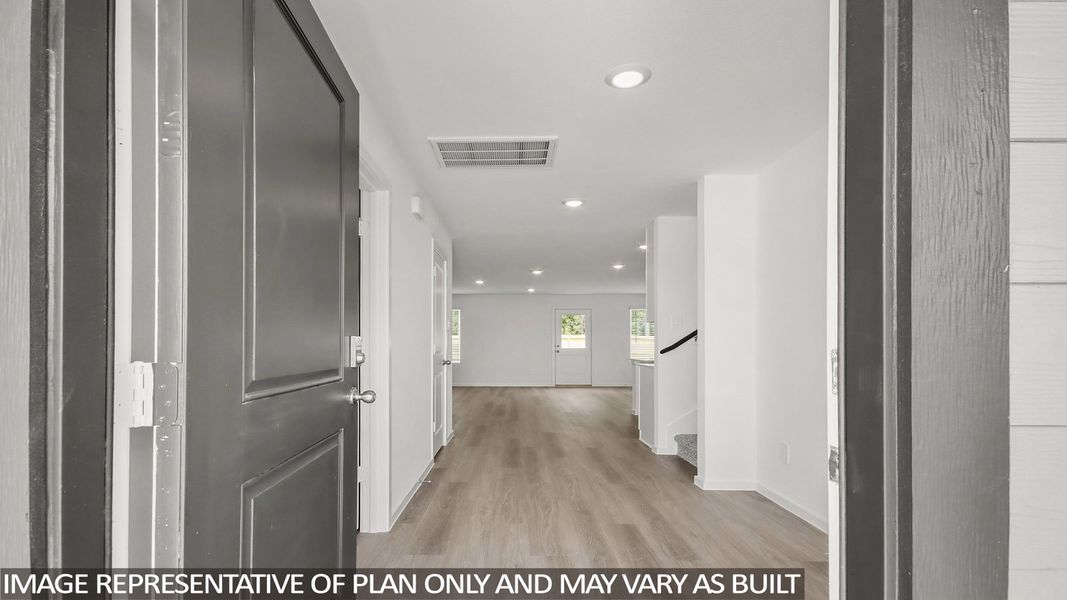Spacious, unfurnished interior of a new home in Silverthorne, Conroe (Image 6).