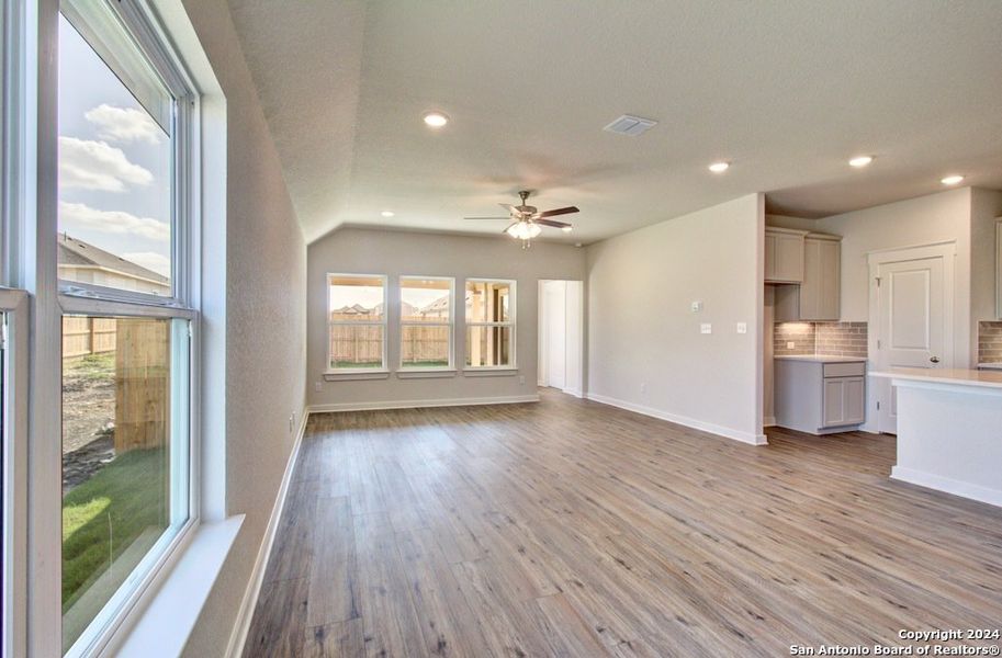 Spacious, unfurnished interior of a new home in Cloud Country, New Braunfels (Image 17).
