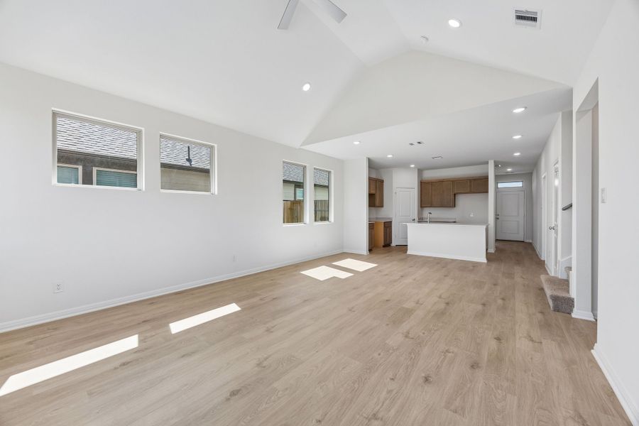 Spacious, unfurnished interior of a new home in Riviera Pines, Huffman (Image 18).