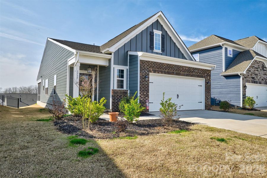 Front exterior of a new home in Elizabeth, Fort Mill, SC, highlighting curb appeal (Image 2).