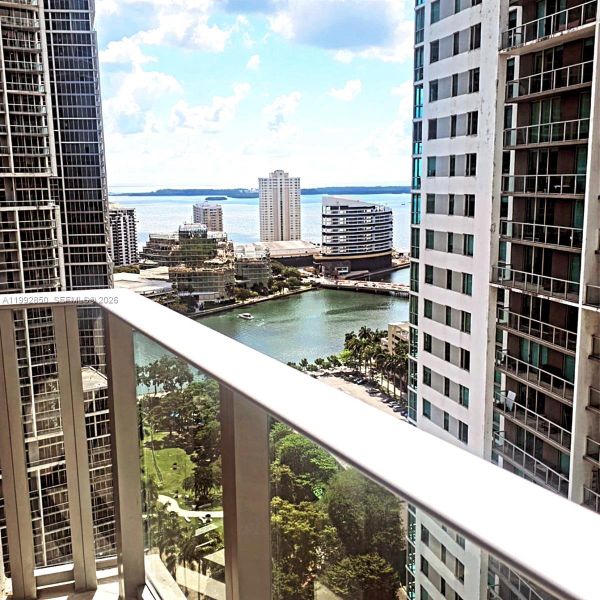 Condo located in Miami, FL showcasing its design and architecture (Image 22).